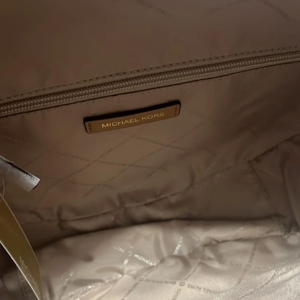 MICHAEL KORS LARGE HALF MOON SHOULDER BAG HOBO